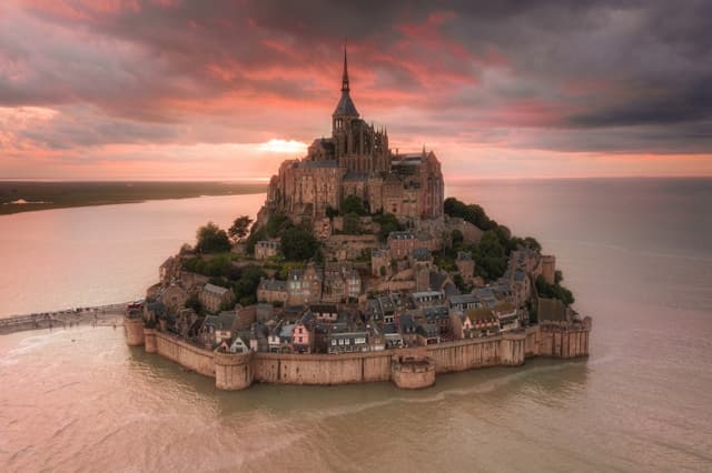 France travel itinerary including Paris and Provence